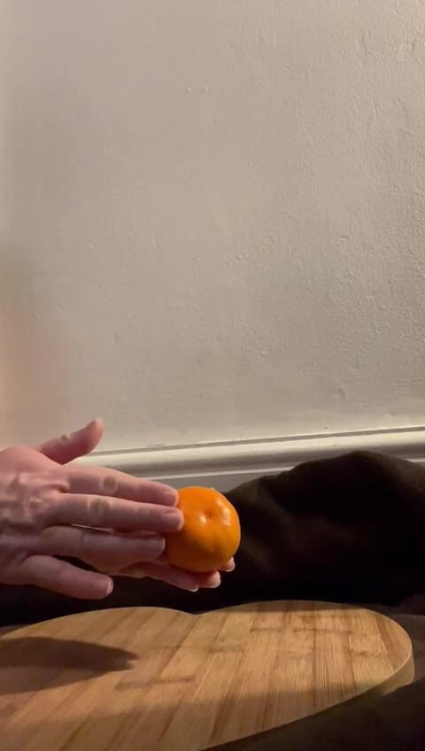 MeandMrs: Écrasement de pieds nus et orange