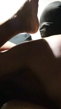Glückliches mädchen money moscato - schwarze MILf mit dickem hintern squirtet, kommt und bekommt eine riesige gesichtsbesamung
