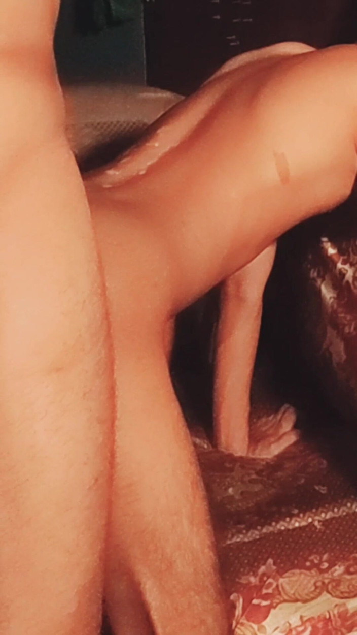 Ahpanal: Op zijn hondjes anaal met enorme cumshot