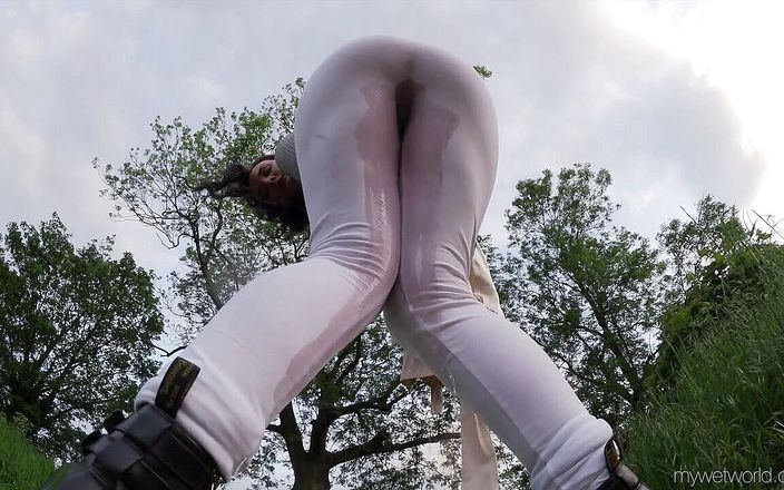 Faye Taylor: Pissing my White Leggings in the field