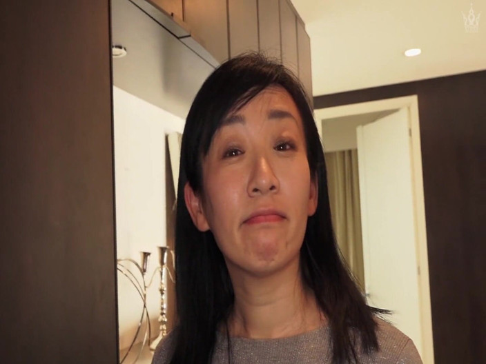 MBM3988: P009g03 a Neat Married Woman Disturbed by an Afternoon Affair