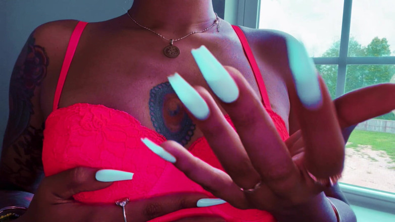 Mya Mula Goddess: 爪子
