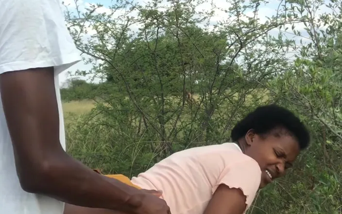 F-Character: Outdoor Quick Sex