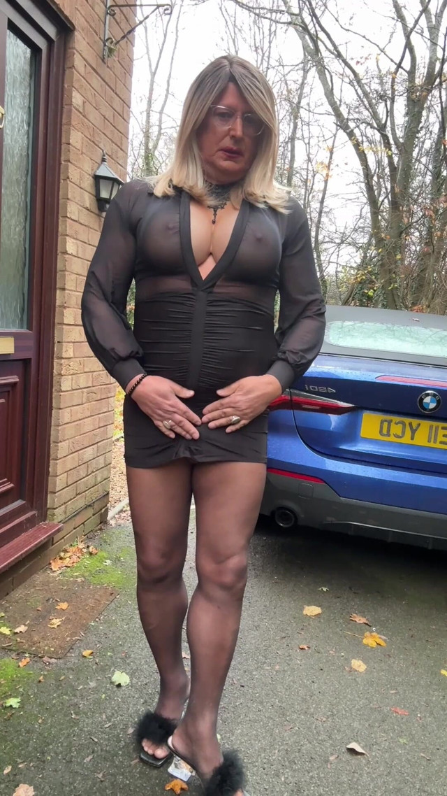 Sexy Crossdresser Kellycd2022 in Black Sexy Seamless Pantyhose Black Dress and Mules on a Cold Morning (Kellycd)