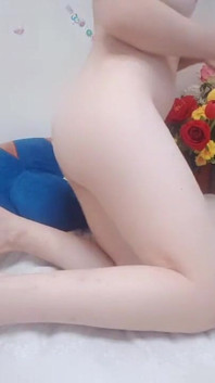 Badan kecil molek Dikongkek Dengan Dildo Pepek Kecilnya