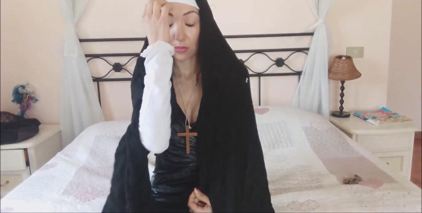 savannahamatoriale: The Nun but You'll Not Scare