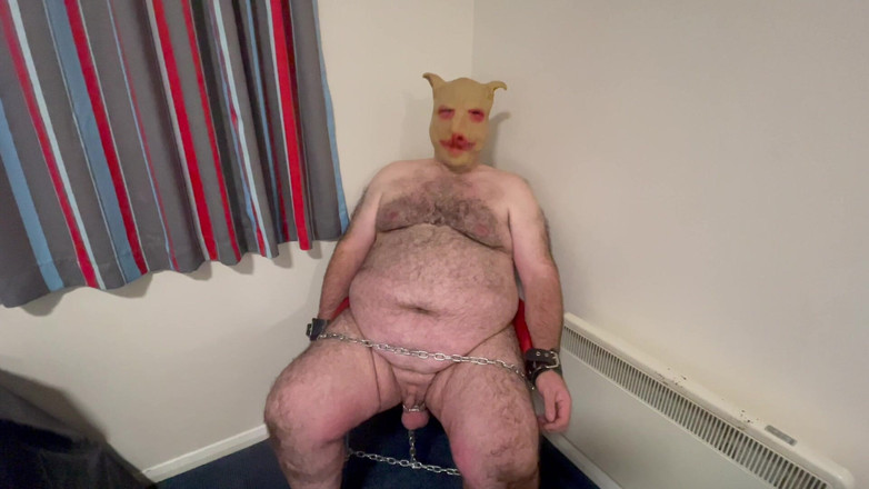 Aaexperiencesltd: Domina si fa radere la figa mentre il maialino guarda