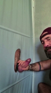Tyler îl suge pe Jack la gaura din zid - gloryhole
