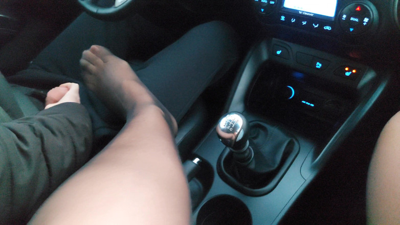 Step Mommy: Calda matrigna matura in calze fa una sega con i...