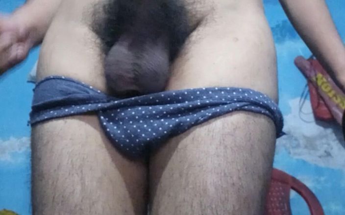 Lustyizlife: Tesão crossdresser Femboy com Phimosis Dick Masturbando e acariciando até...