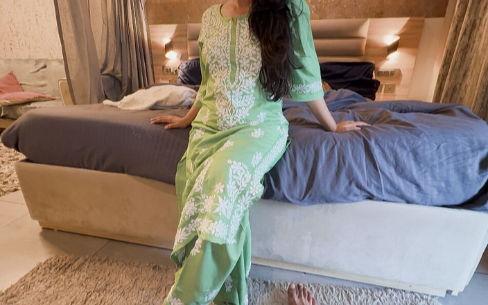 wildDesipair: Stepsister Ki Shaadi Hone Ke 4 Din Phele Uski Virginity Todi