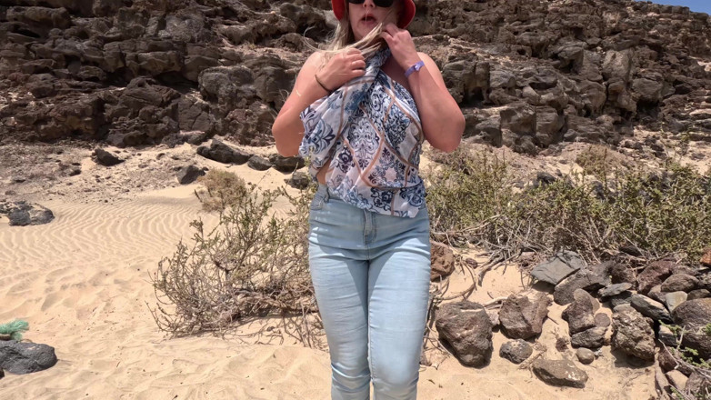 Emma Voyeur: Pissing Into My Jeans on the Beach - Full Release