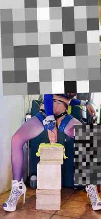 Transsexuală excitată cu țâțe mari din silicon este futută în cur afară