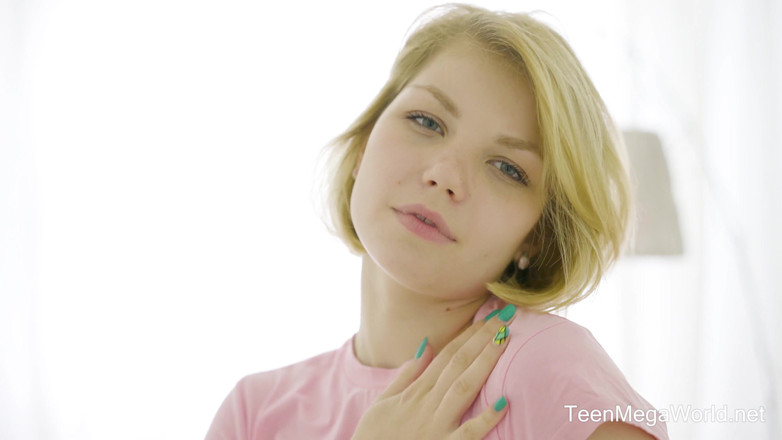 Teen Mega World: Jocuri sexuale fierbinți într-o zi fierbinte
