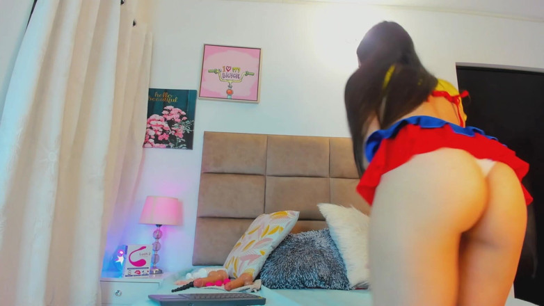 Amaiasonn: Cewek imut latina dengan toket besar alami lagi ngidam dientot...