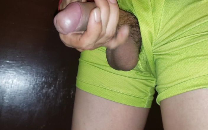 Z twink: Taking Penis Out for Quick Tug