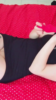 Wenn ich von der arbeit nach hause komme, habe ich einen intensiven orgasmus mit meinem honeyplaybox-vibrator