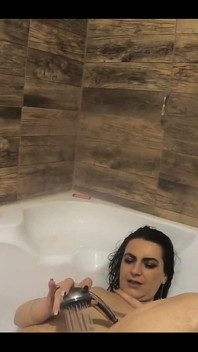 Evde sigara içerken küvette mega orgazm olan sapık orta yaşlı seksi kadın oyunları 156-