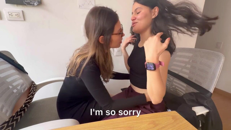 scarlettandc: En Train De Baiser Mon Collègue