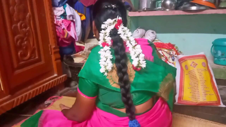 Priyanka314: India ama de casa presionando hermanastro grande