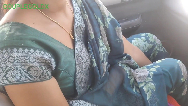 Sexy Komal: Uma garota estava urinando na estrada, ligou para ela no...