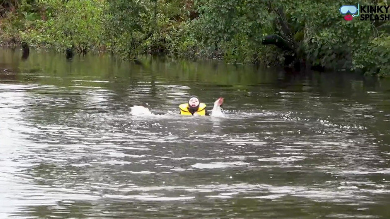 UKCuteGirl: Lifejacket &amp; Wetsuit Yang Selesa Menyelamatkan Lucy Dari Bencana Sungai