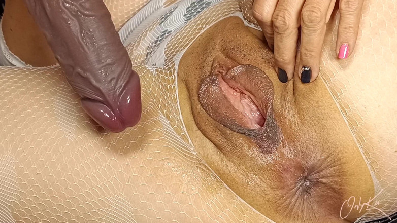 Only Ku: Ku yang menakjubkan di atas katil dengan mainan orgasmenya, memancut...