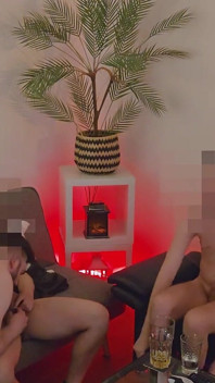 Część 1 - Prosta dostawa Twink próbuje anal po raz pierwszy podczas nieoczekiwanego trójkąta z moim prostym przyjacielem Chris