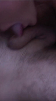 Duas lésbicas se masturbam enquanto uma é fodida