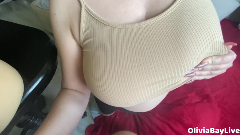 Olivia Bay: Dávám sexuální panenku v dárek pro mého nevlastního tátu!