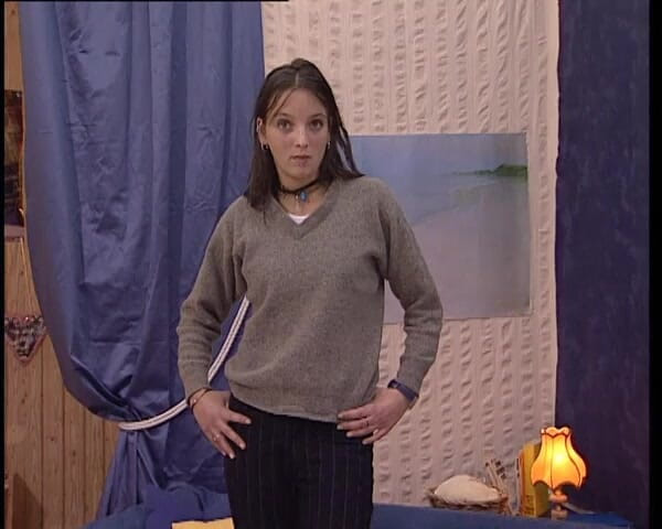 YOUR FIRST PORN: Kleine Lucy Mit Perfekten Koerper - Pequeña Lucy con clip suave...