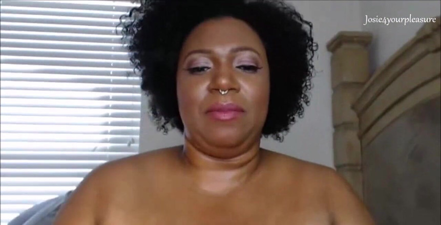 Josie4yourpleasure: Přírodní vlasy, olejová show, dobré vibrace a sání bradavek. Všechno...