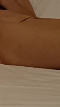 Kelly und ihre pulsierende muschi in einem moment der liebe vergnügen und starken orgasmus