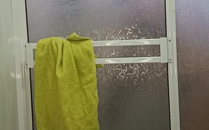 Tommhot: Vamos tomar um banho e então você chupa meu pau...