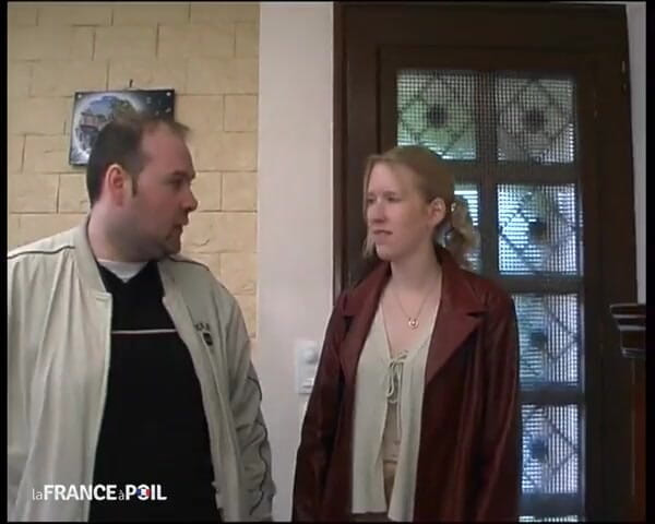 Rue Chaude: Емілі з'являється зі своєю маленькою рожевою пиздою для свого першого кастингу.