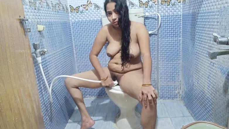 Telugu Couple: Soție telugu reală care se masturbează în timp ce face duș