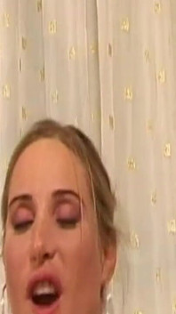 MILF blonde matang mengambil zakar tebal dubur mendalam