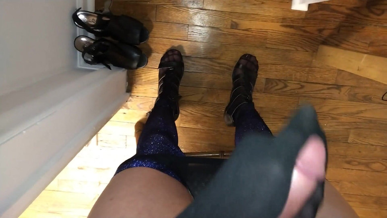 Pantyhose Jasmine: 내 자지를 가지고 노는 Sissy 크로스드레서