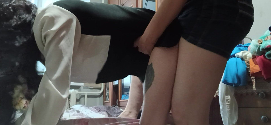 Lesbian-illusion: Anstelle von zusätzlichem Privatunterricht zu hause fickt mich meine MILF-lehrerin...