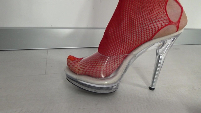 AnnaBUST: Husfru I Röda Strumpor