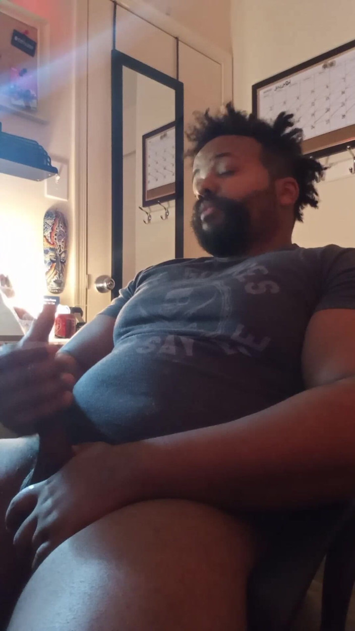 Eddie Venezuela: BBC Bear Cam Show Jerk i Cum