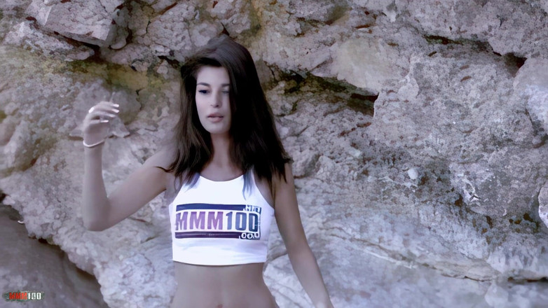 MMM100: Carla молодая французская девушка Carla снимает на видео с МММ100 транссекс