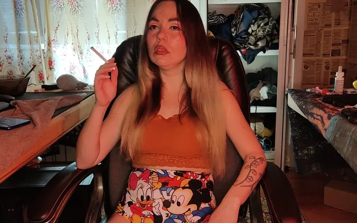 Blowjobs Alice: Stepsister smoking cigarettes