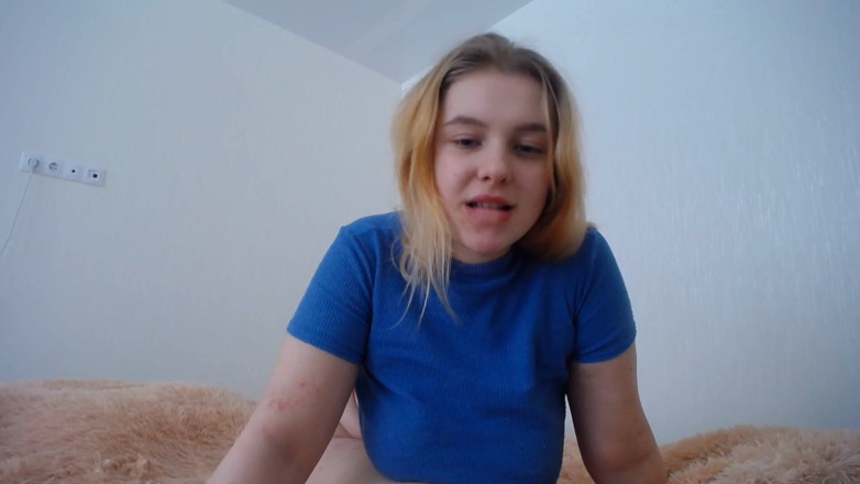 JuiceLussie: Masturbuje na mé posteli