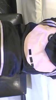 Yuzuki Yukari v lesklých stříbrných kalhotkách - promočená touhou, ohromující postava, vášnivý POV Cosplay - Úhel 2