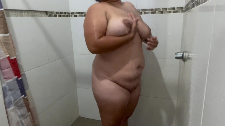 Stepmom_with_big_tits: Que Rico Cuerpo Es El Que Tiene Mi Vecina Me...