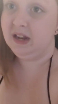 Zábava ve vaně s houbou