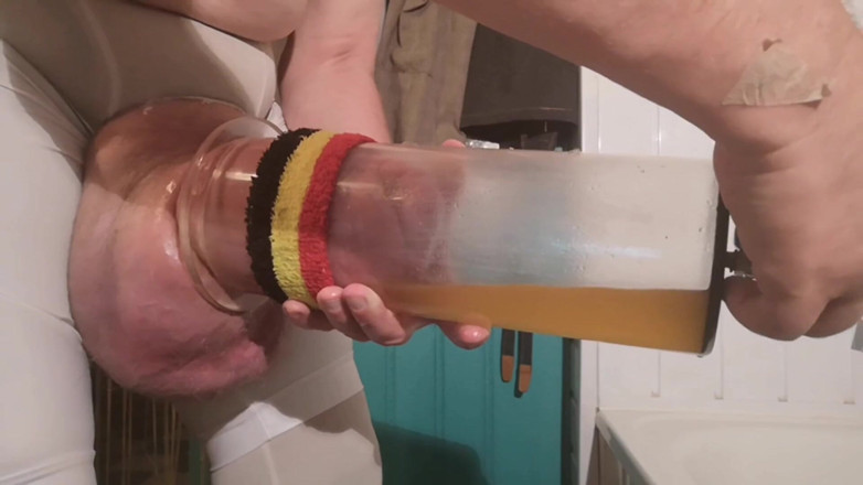 Monster_Meat_: Писаю в мій pumptube
