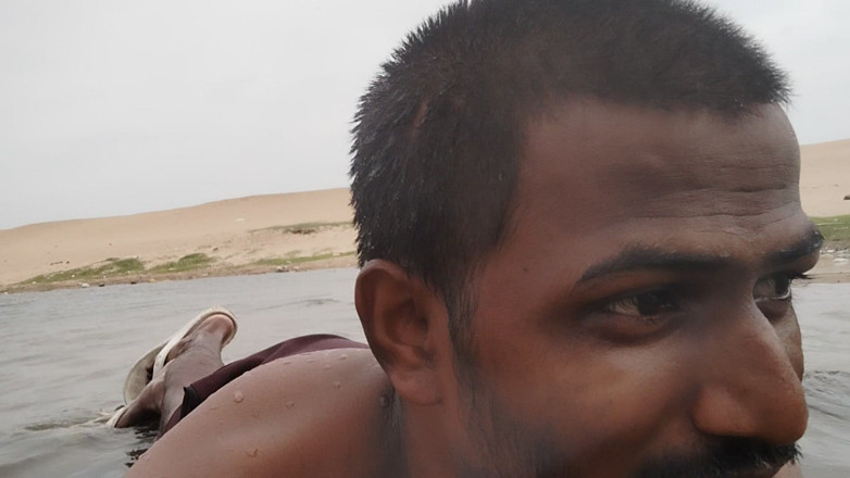KUMBHA MANOJ KUMAR: Xhard Village, en clase