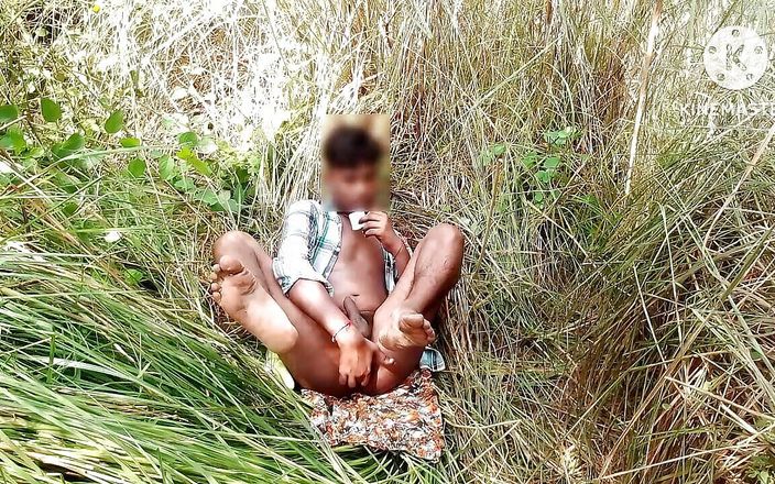 Hot dick Rohit: Adolescent indian futându-se în cur cu masturbare dură cu castravete mare...